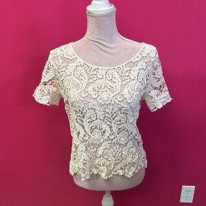 Chic Lace Women’s Blouse in Cream